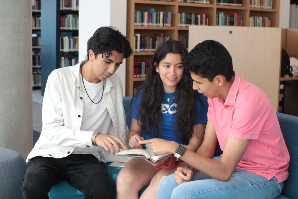 Students sitting together and reading in the library